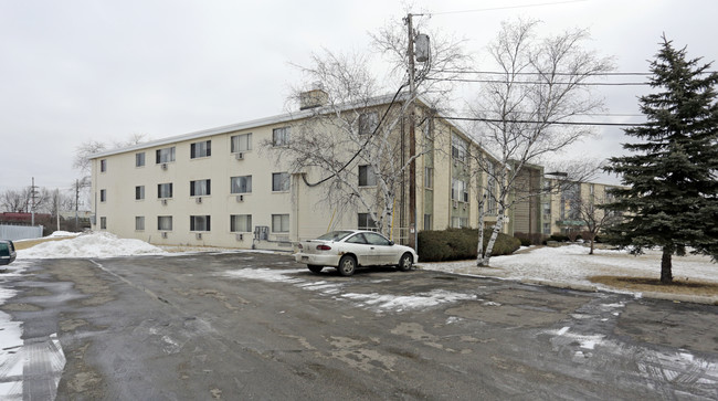 Garden Terrace Apartments in Milwaukee, WI - Building Photo - Building Photo