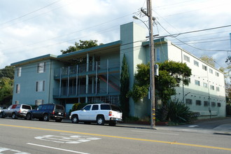 Claremont Park in Oakland, CA - Foto de edificio - Building Photo