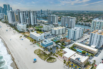 Hyde Park Towers in Hollywood, FL - Building Photo - Building Photo