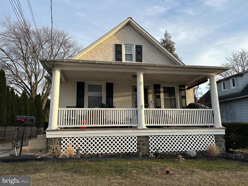 37 Campbell Ave in Havertown, PA - Building Photo