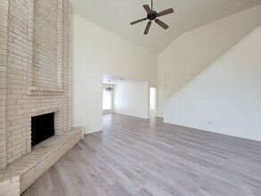 2118 Creekshire Dr in Sugar Land, TX - Building Photo - Building Photo