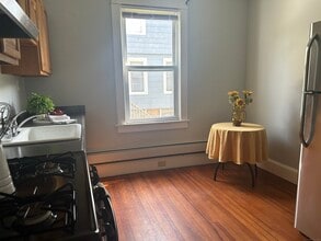 88 Riverview Ave in New London, CT - Building Photo - Building Photo