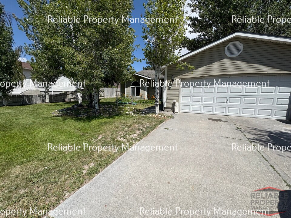1799 Ironwood Dr in Idaho Falls, ID - Foto de edificio