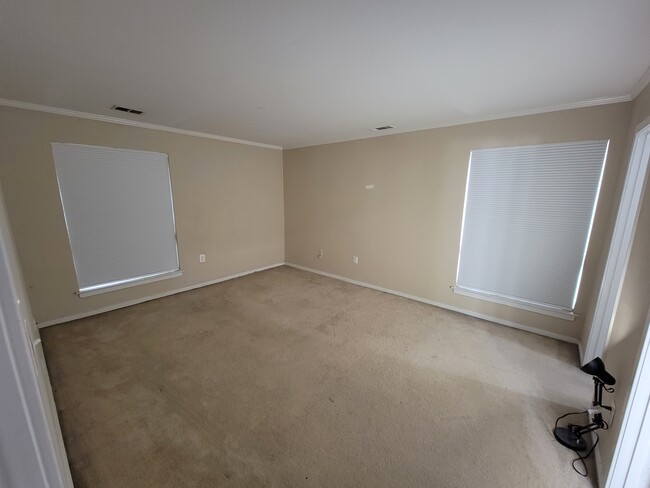 541 Florida Ave, Unit 1 Room in Herndon, VA - Building Photo - Building Photo
