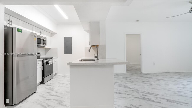 215 SW 117th Ter, Unit 14306 in Pembroke Pines, FL - Foto de edificio - Building Photo