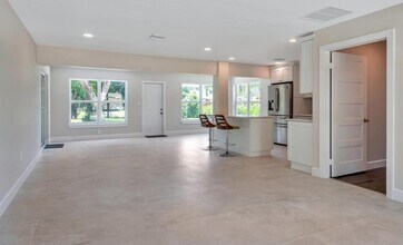 2001 Collier Ave in Lake Worth Beach, FL - Building Photo - Building Photo