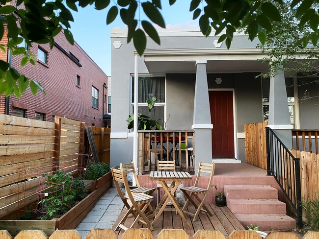 property at 1404 Knox Ct
