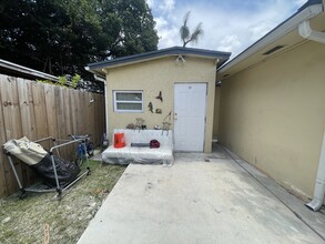 2146 NW 18th Ter in Miami, FL - Building Photo - Building Photo