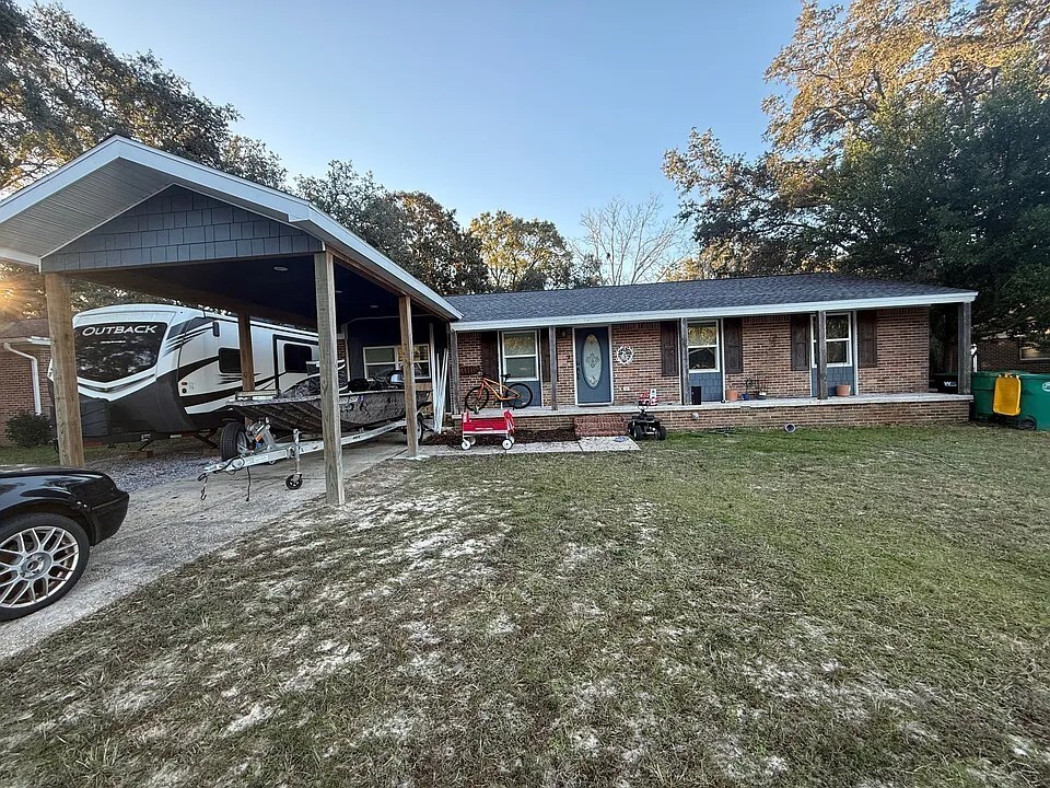 106 Boyce Dr in Shalimar, FL - Building Photo