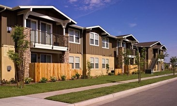 Orchard View Apartments in Reedley, CA - Building Photo - Building Photo