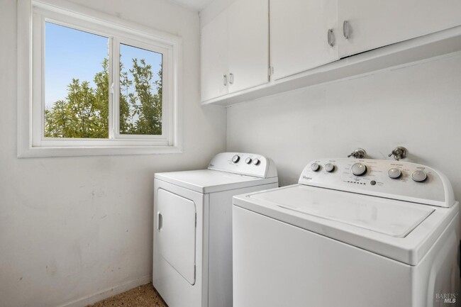 51 Vía Navarro in Larkspur, CA - Building Photo - Building Photo