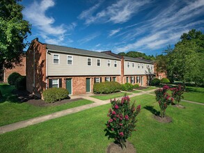 Highland Townhouses in Highland Springs, VA - Building Photo - Building Photo