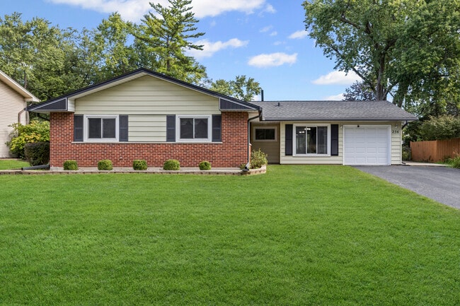 21W256 Briarcliff Rd