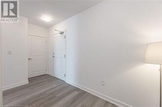 450 Dundas St E in Waterdown, ON - Building Photo - Building Photo
