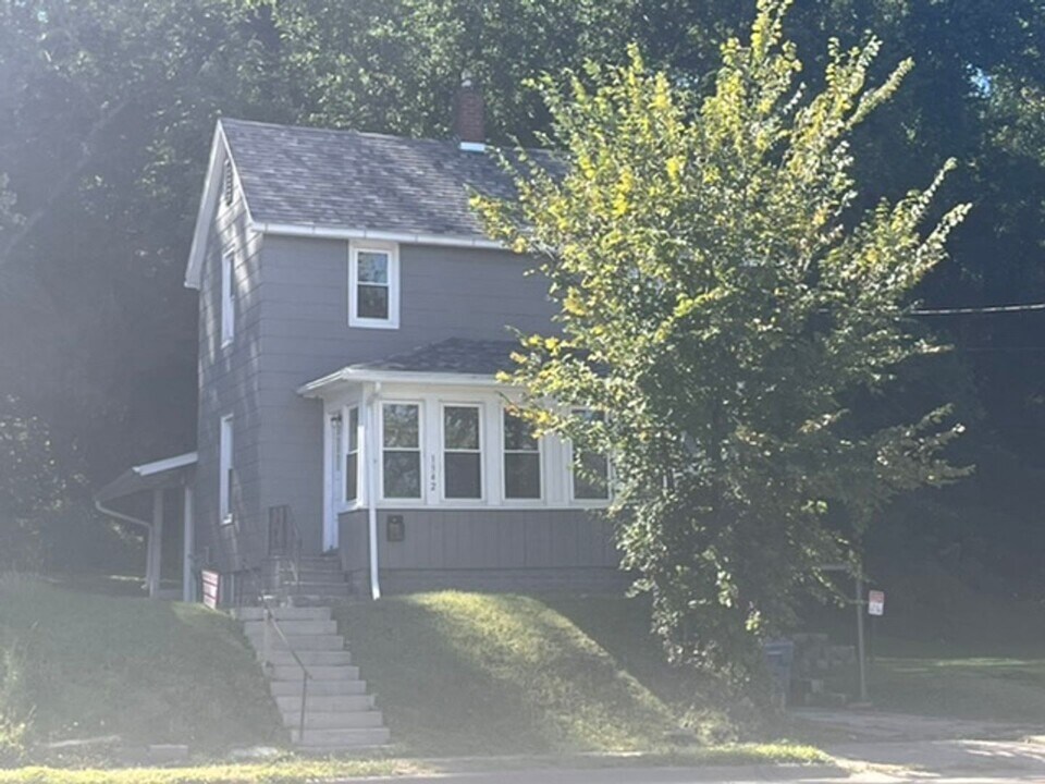 1342 18th Ave in East Moline, IL - Building Photo