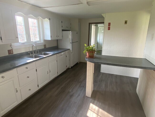 100 Beech Hill Rd in Exeter, NH - Building Photo - Building Photo
