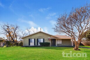 1142 Shady Glen Circle Richardson TX in Richardson, TX - Building Photo