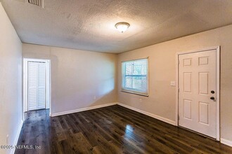 1052 Woodstock Ave in Jacksonville, FL - Building Photo - Building Photo