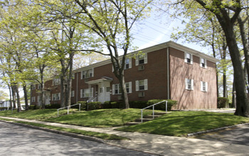 Spring Lake Park Apartments in Spring Lake, NJ - Building Photo - Building Photo