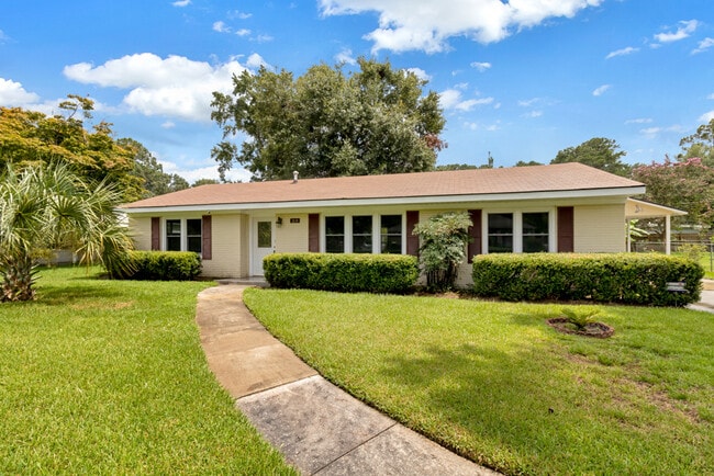 property at 319 Tanglewood Rd