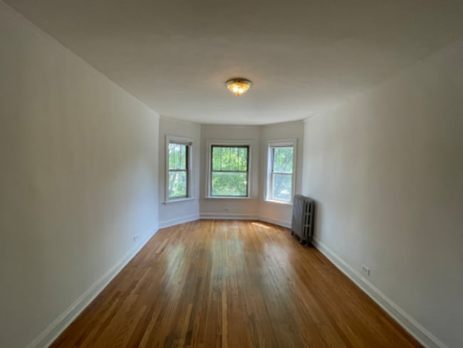 property at 832 S Austin Blvd