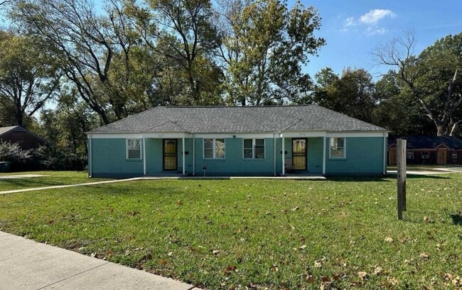 property at 839 Leon Pl
