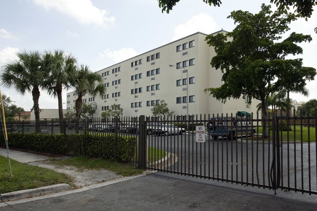 Samari Towers in Hialeah, FL - Building Photo - Building Photo
