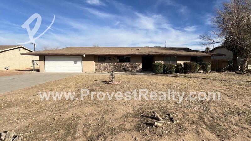 15515 Washoan Rd in Apple Valley, CA - Building Photo