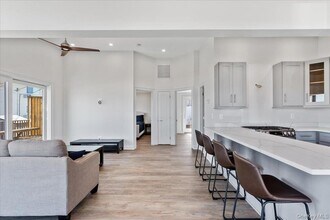 73 W Tiana Rd in Hampton Bays, NY - Building Photo - Building Photo