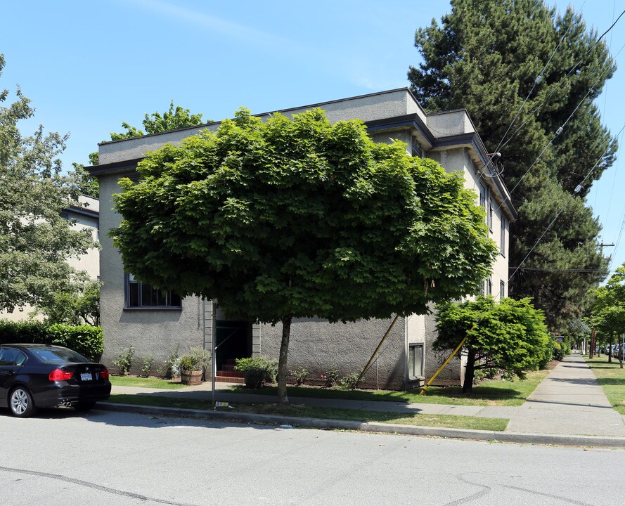 2030 Vine St in Vancouver, BC - Building Photo