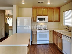 6317 Climbing Vine Ave in Las Vegas, NV - Building Photo - Building Photo