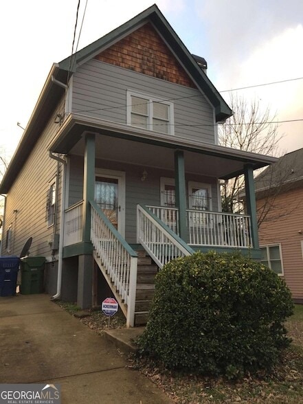 property at 685 Garibaldi St SW