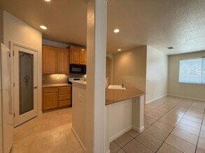 9675 Iris Meadow Way in Elk Grove, CA - Building Photo - Building Photo