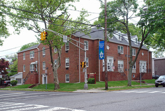 The Grand Imperial in Hasbrouck Heights, NJ - Foto de edificio - Building Photo