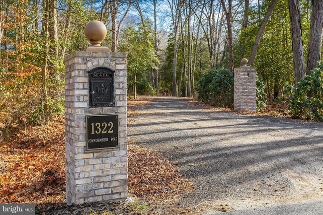 1322 Commissioners Rd in Mullica Hill, NJ - Foto de edificio - Building Photo