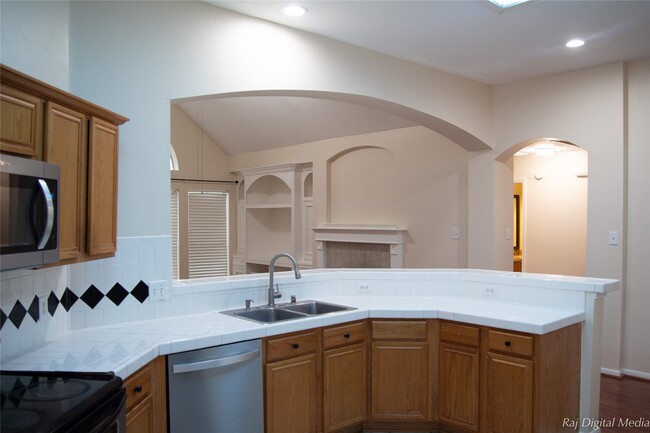 property at 4918 Pinder Ln