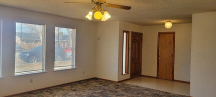 201 Kansas Dr in Portales, NM - Building Photo - Building Photo