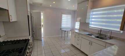 567 South St, Unit 1-1101 in Glendale, CA - Foto de edificio - Building Photo