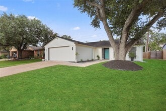 6814 Loch Langham Dr in Houston, TX - Building Photo - Building Photo