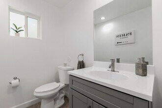 14727 Friar St, Unit #4 in Van Nuys, CA - Building Photo - Building Photo