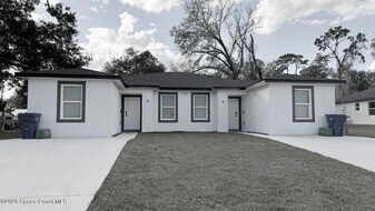 1581 S Montgomery St in DeLand, FL - Building Photo