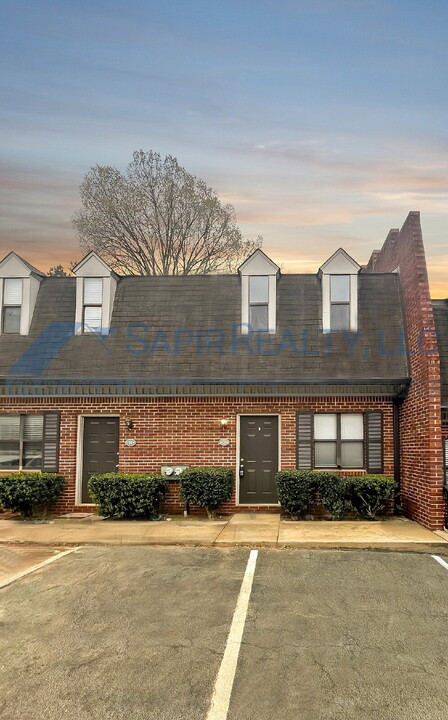 5016 Top Cat Ct in Sugar Hill, GA - Building Photo