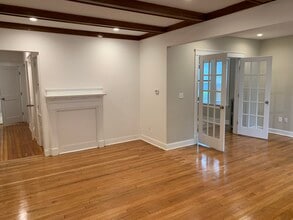 21 Moraine St, Unit 1 in Boston, MA - Foto de edificio - Building Photo