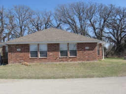 1555 Greenwood Rd in Weatherford, TX - Foto de edificio - Building Photo