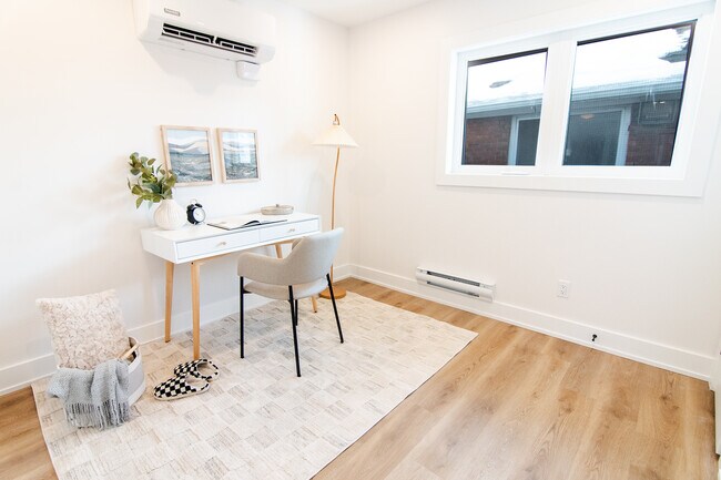 140 Young St in Ottawa, ON - Building Photo - Building Photo