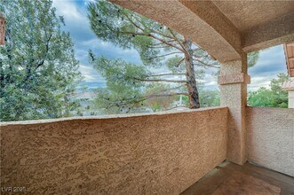 350 S Durango Dr in Las Vegas, NV - Foto de edificio - Building Photo