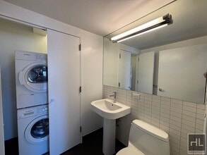 East 39th Street, Unit 24B in New York, NY - Building Photo - Building Photo