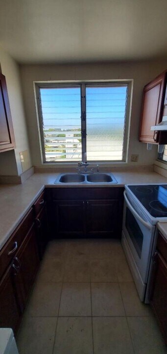 1555 Pohaku St in Honolulu, HI - Building Photo