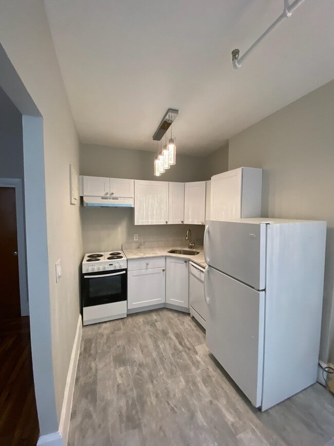 1082 Commonwealth Ave, Unit 305 in Boston, MA - Building Photo - Building Photo
