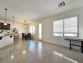 125 Short Ruff Way in Las Vegas, NV - Building Photo - Building Photo